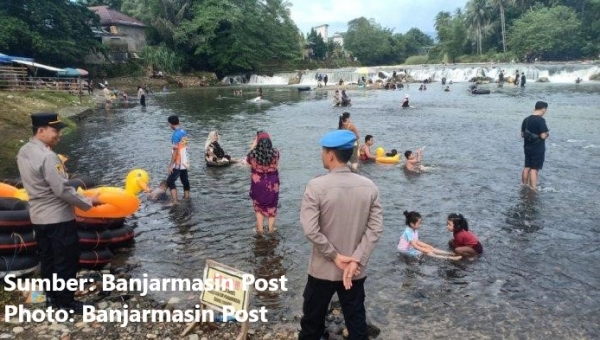 jumlah wisatawan ke hst